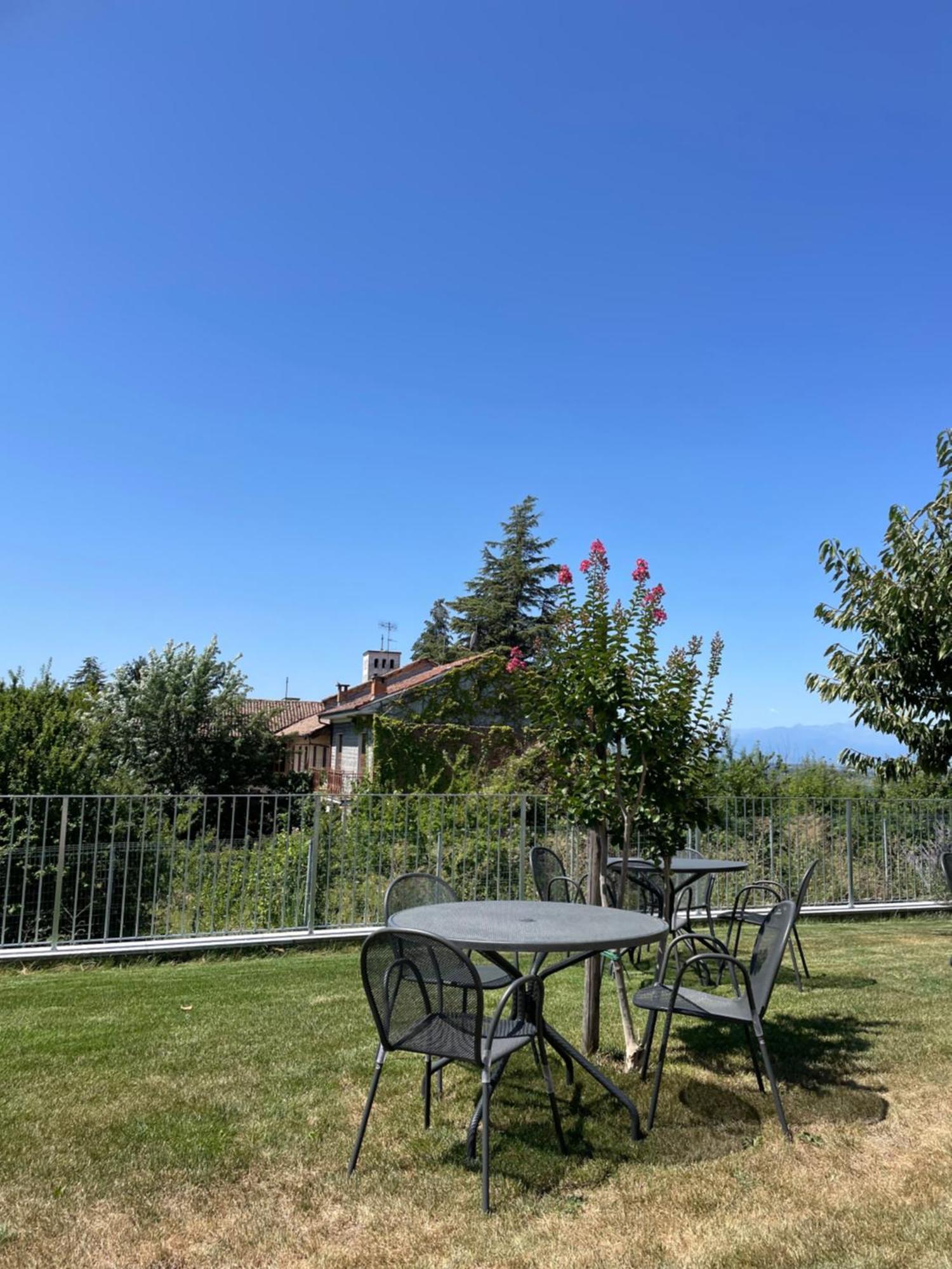 Agriturismo Le Viole Barolo Exteriér fotografie