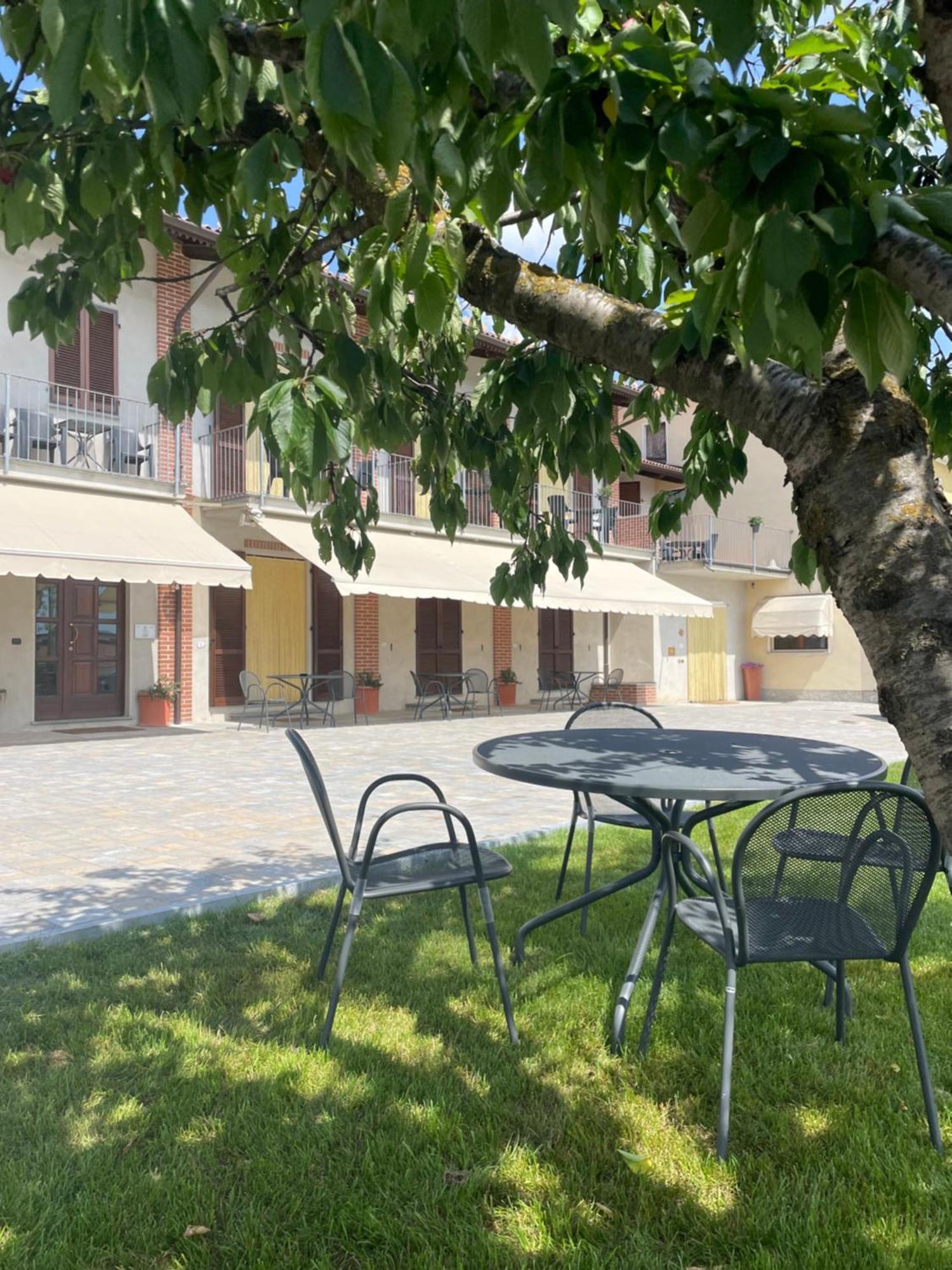 Agriturismo Le Viole Barolo Exteriér fotografie